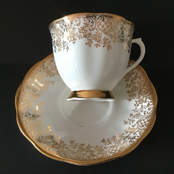 White & Gold Tea Cup and Saucer - Picture 1 of 5